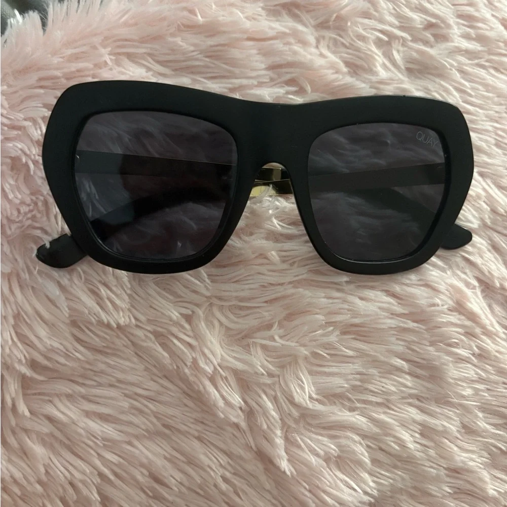 Quay Australia Black Sunglasses - Picture 4 of 5